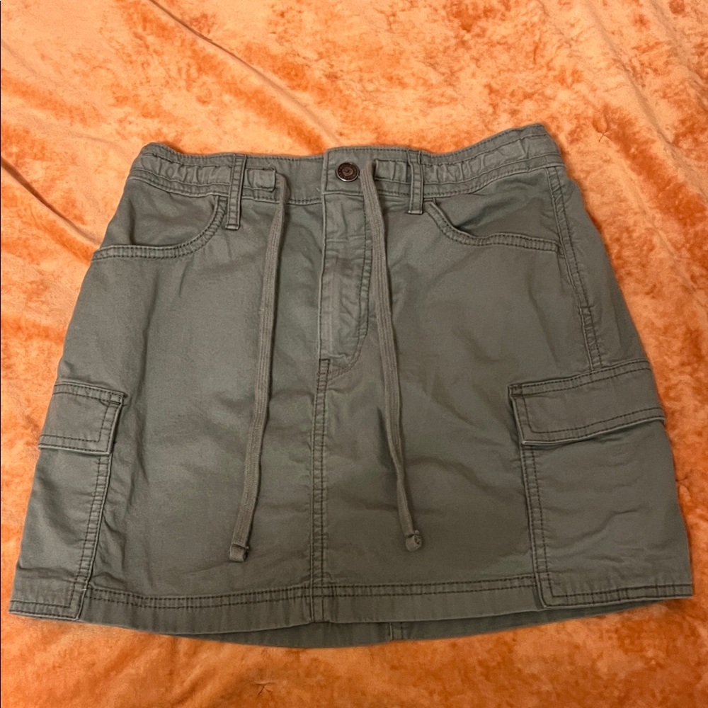 Hollister 15in Army Green Cargo Skirt